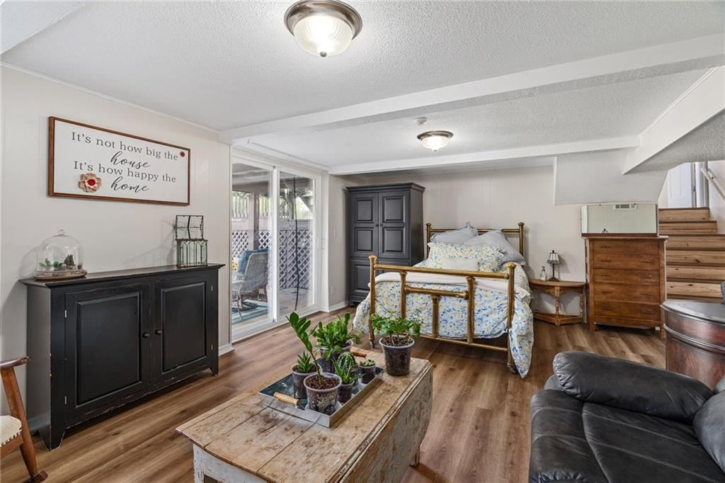 11729 Wyandotte Street — photo 39