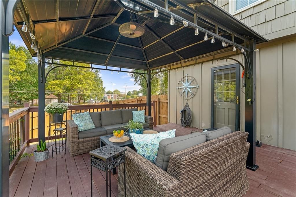 11729 Wyandotte Street — photo 41