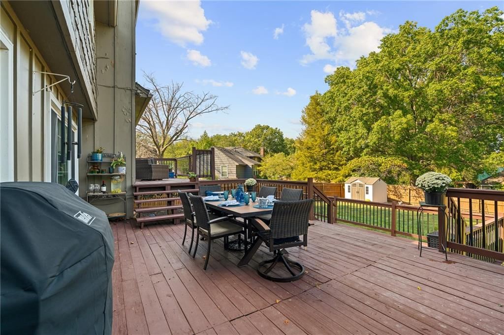 11729 Wyandotte Street — photo 42