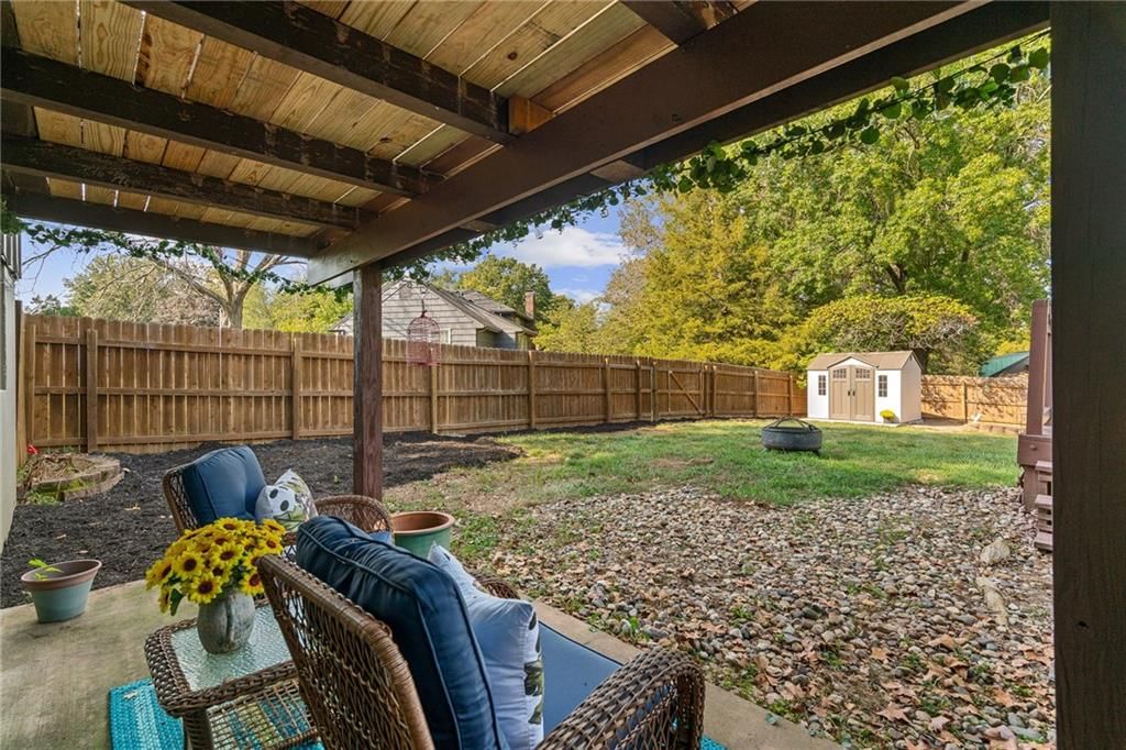 11729 Wyandotte Street — photo 45