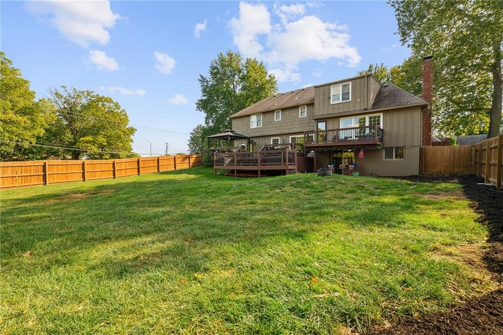 11729 Wyandotte Street — photo 47