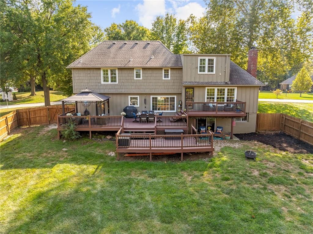 11729 Wyandotte Street — photo 49