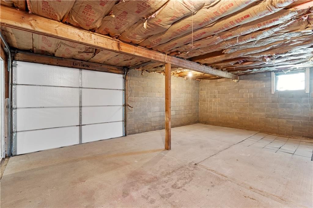 Photo 21 of 29 - 22125 Westside Drive