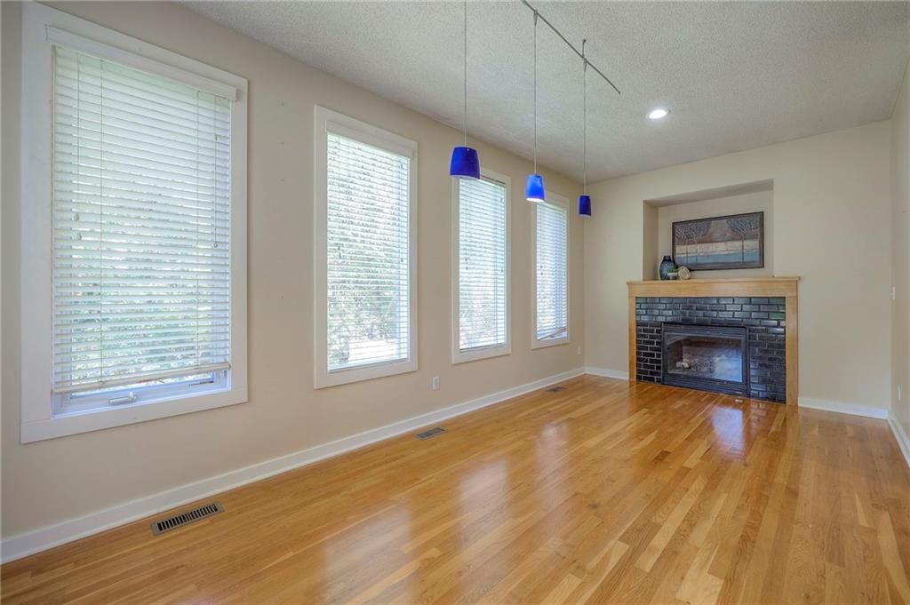 Photo 11 of 48 - 4420 Anderson Street