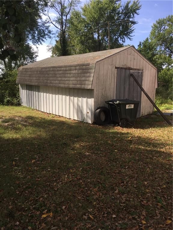 210 N Preston Street — photo 17