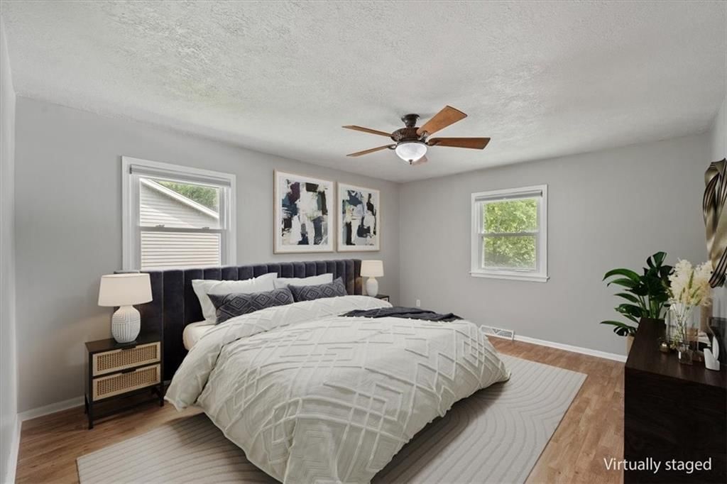Photo 16 of 44 - 407 NW Lincolnwood Drive