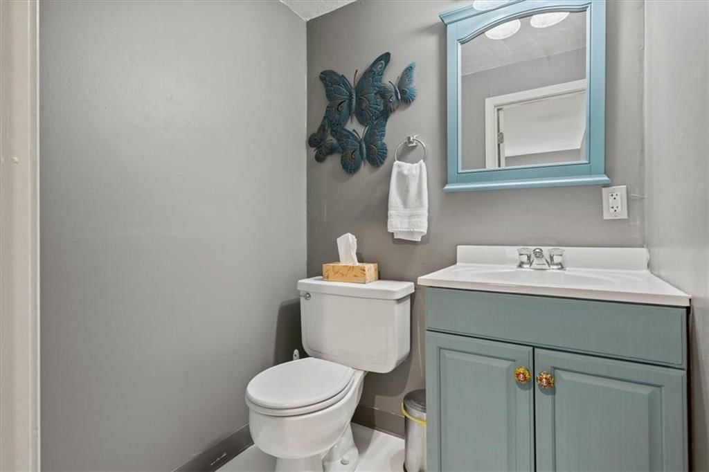 Photo 29 of 44 - 407 NW Lincolnwood Drive
