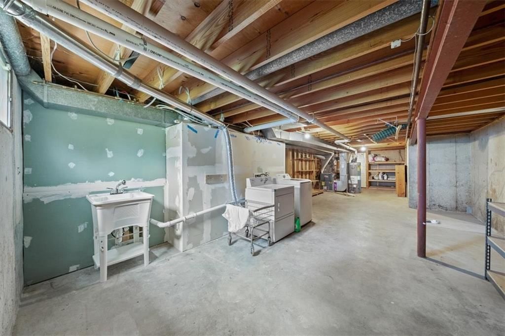 Photo 31 of 44 - 407 NW Lincolnwood Drive