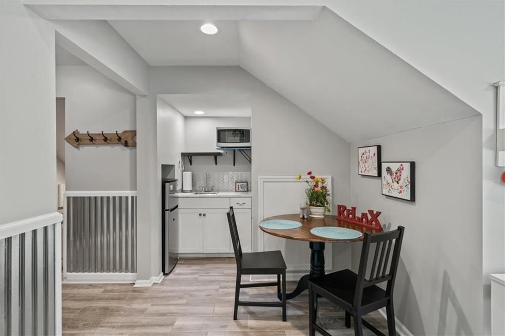 Photo 34 of 44 - 407 NW Lincolnwood Drive