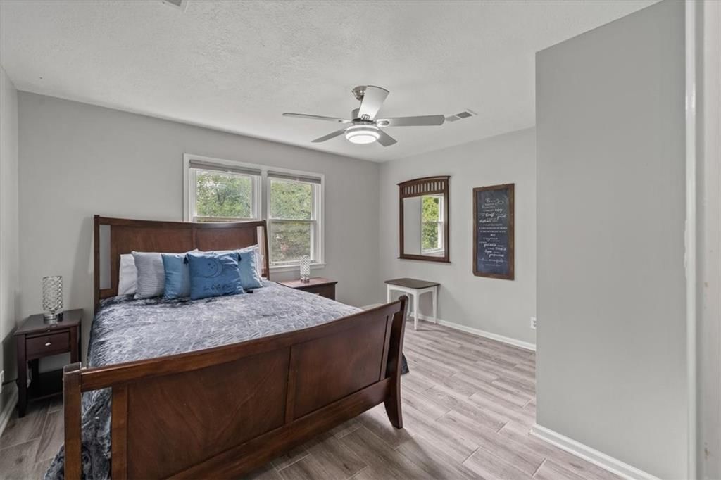 Photo 35 of 44 - 407 NW Lincolnwood Drive