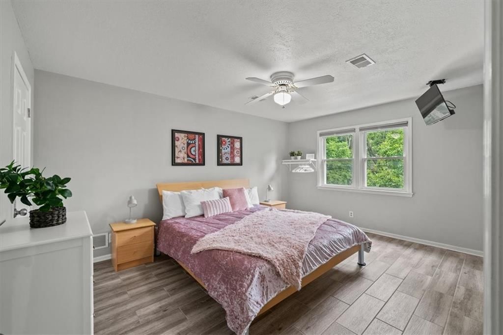 Photo 37 of 44 - 407 NW Lincolnwood Drive