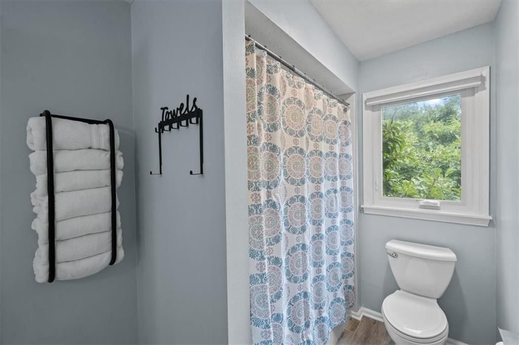 Photo 38 of 44 - 407 NW Lincolnwood Drive