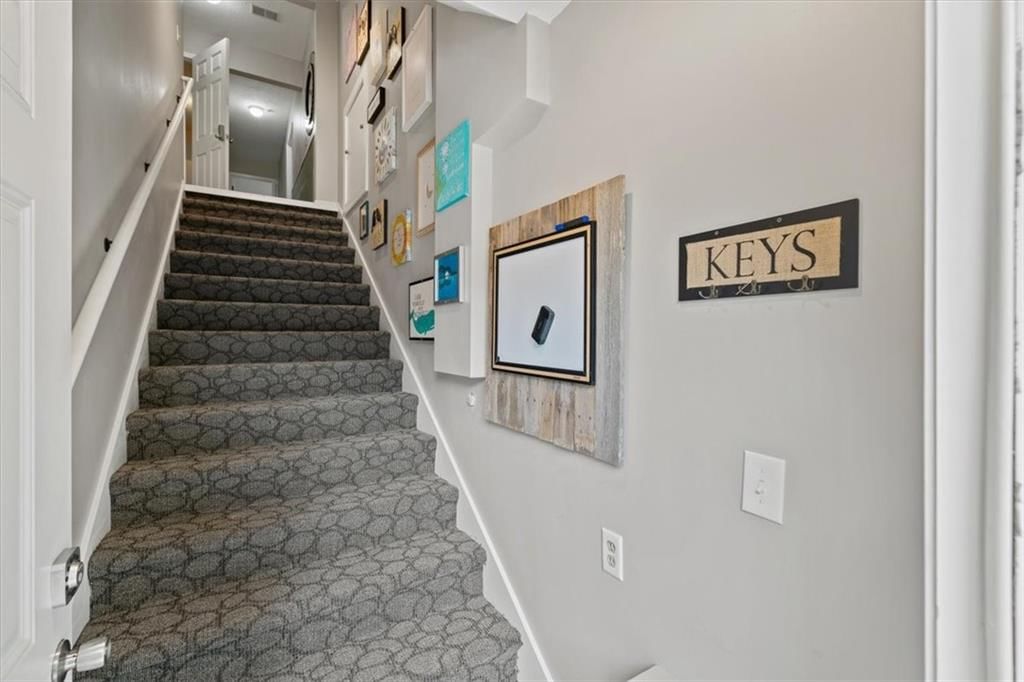 Photo 39 of 44 - 407 NW Lincolnwood Drive