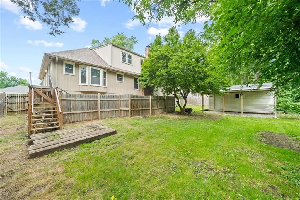 Photo 40 of 44 - 407 NW Lincolnwood Drive