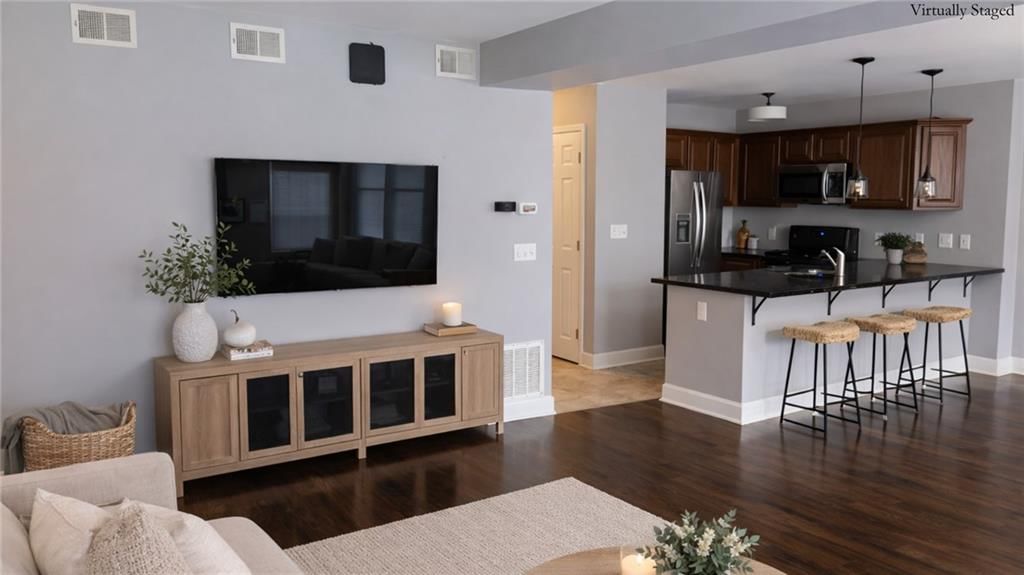 4555 MAIN Street — photo 11
