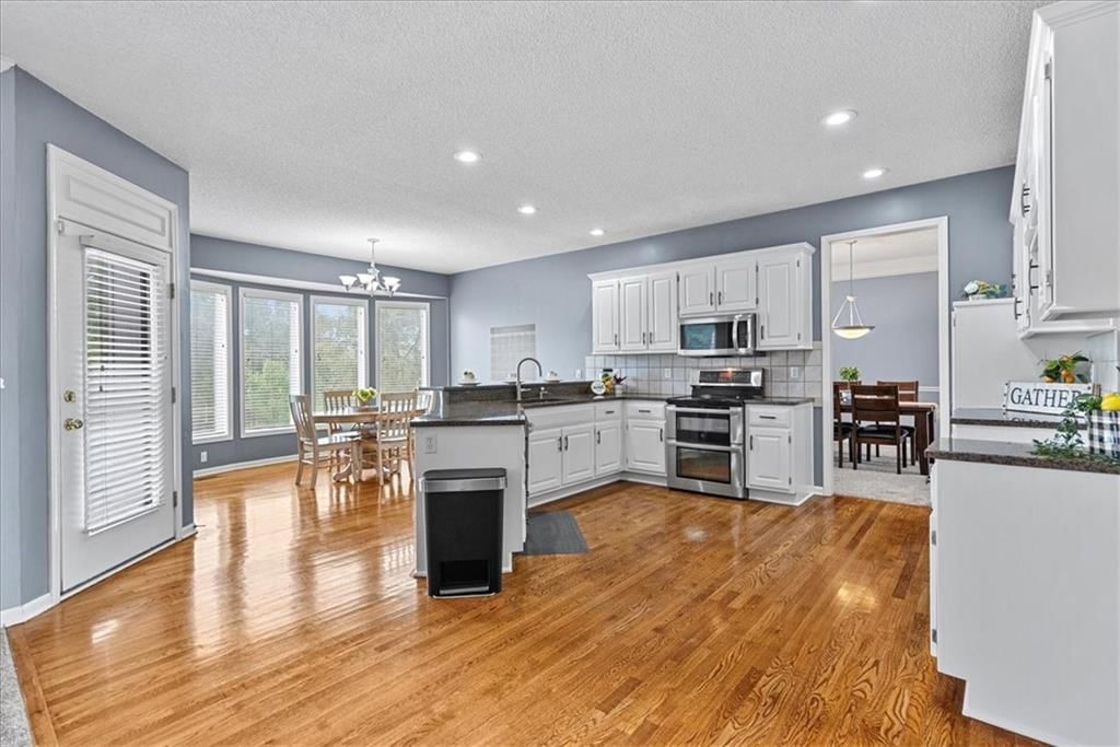 Photo 5 of 52 - 21522 W 98th Terrace