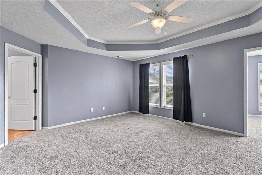 Photo 13 of 52 - 21522 W 98th Terrace