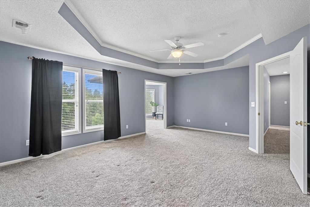 Photo 14 of 52 - 21522 W 98th Terrace