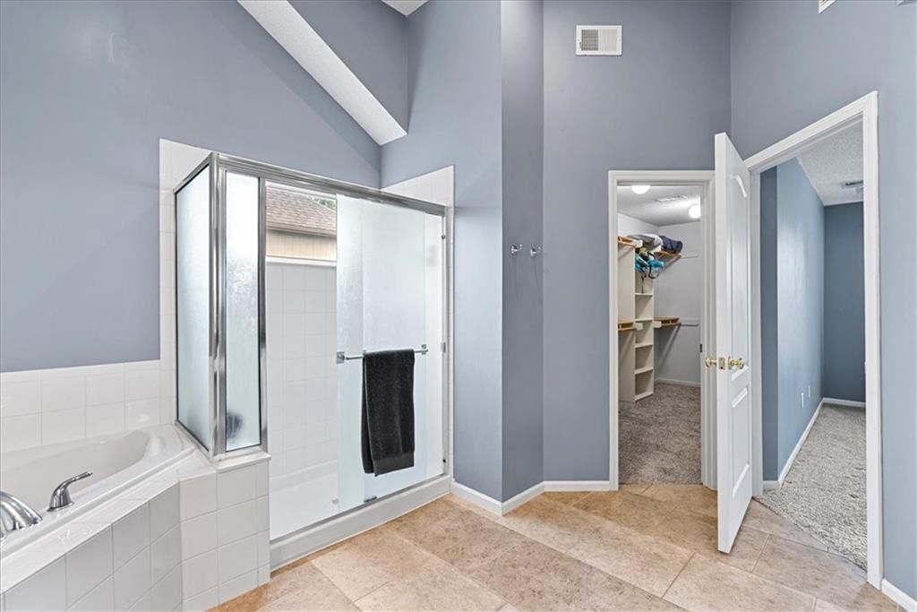 Photo 16 of 52 - 21522 W 98th Terrace