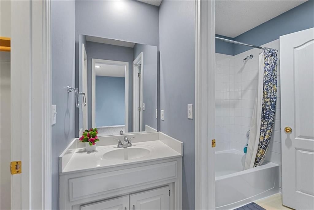 Photo 21 of 52 - 21522 W 98th Terrace