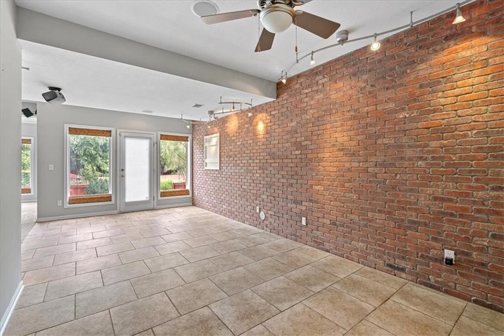 Photo 30 of 52 - 21522 W 98th Terrace
