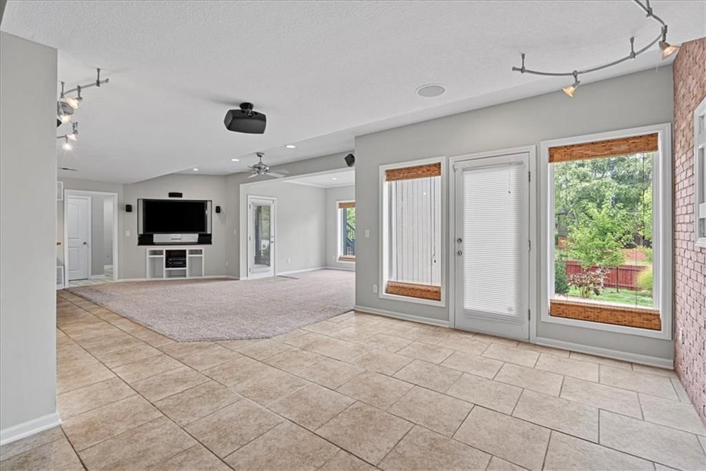 Photo 31 of 52 - 21522 W 98th Terrace