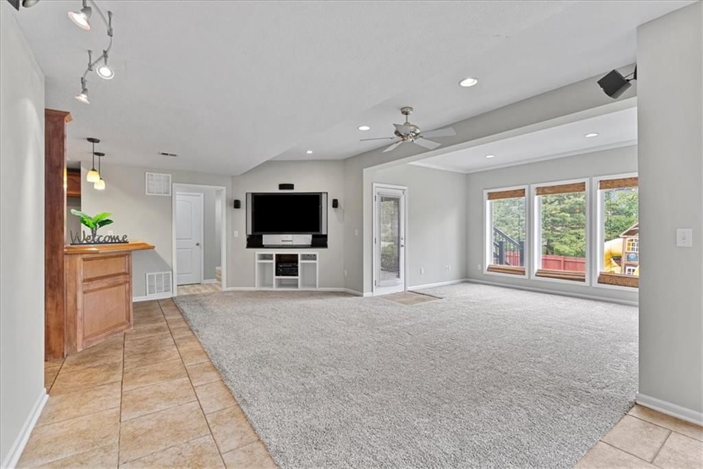 Photo 33 of 52 - 21522 W 98th Terrace