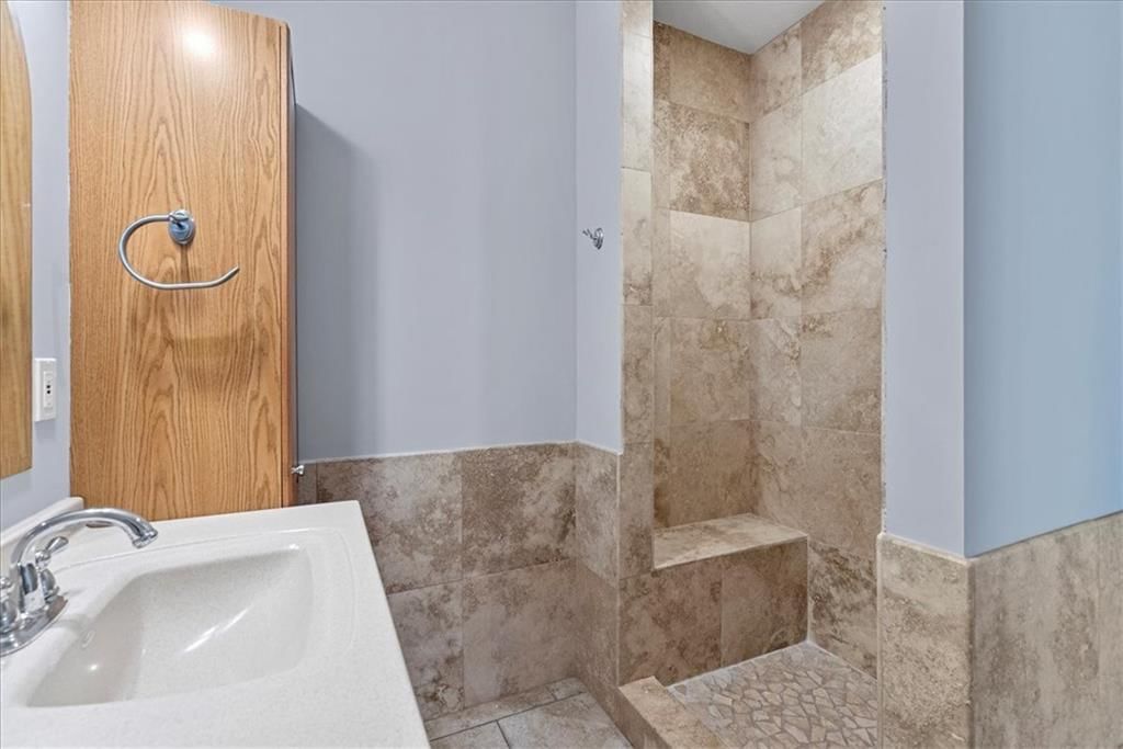 Photo 40 of 52 - 21522 W 98th Terrace