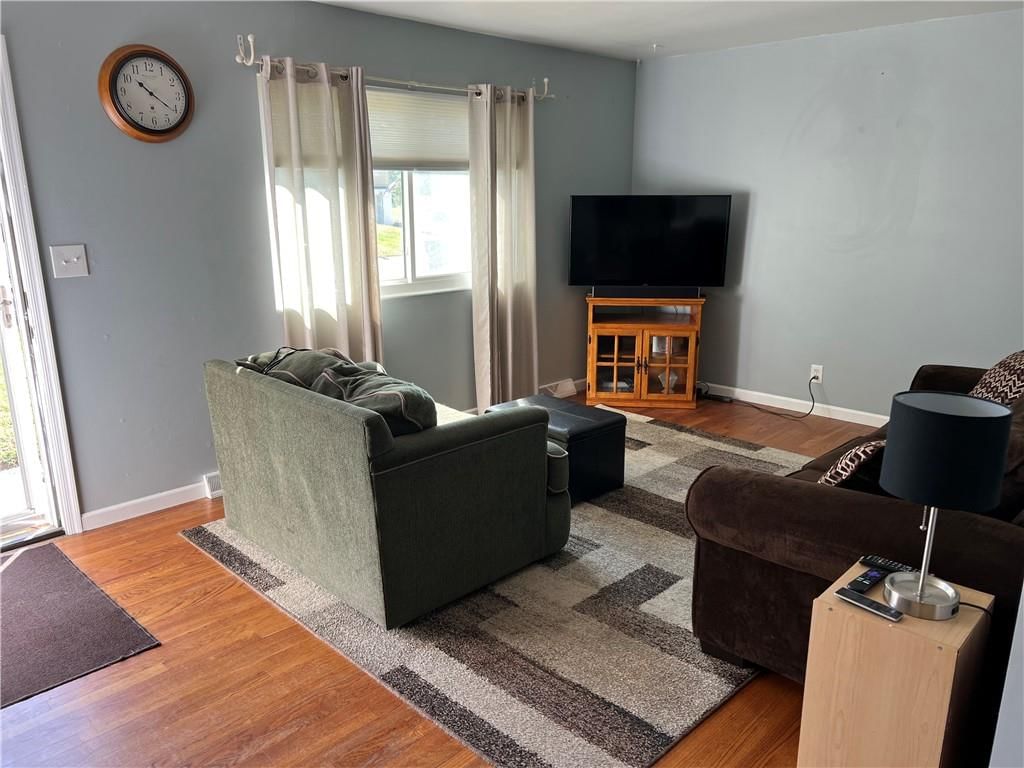5354 N Palmer Avenue — photo 2