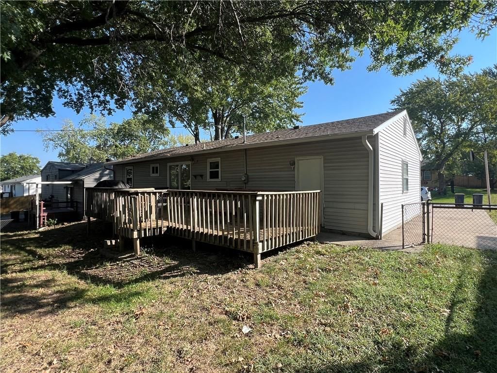 5354 N Palmer Avenue — photo 15