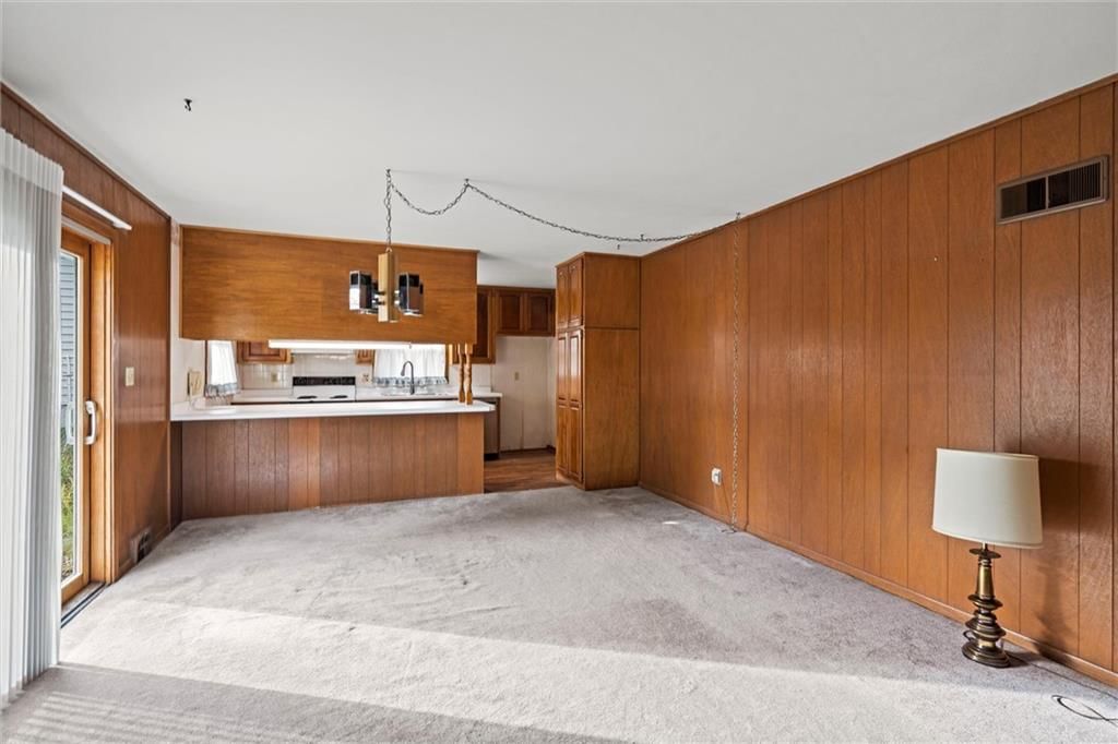 Photo 8 of 41 - 917 S 53rd Terrace