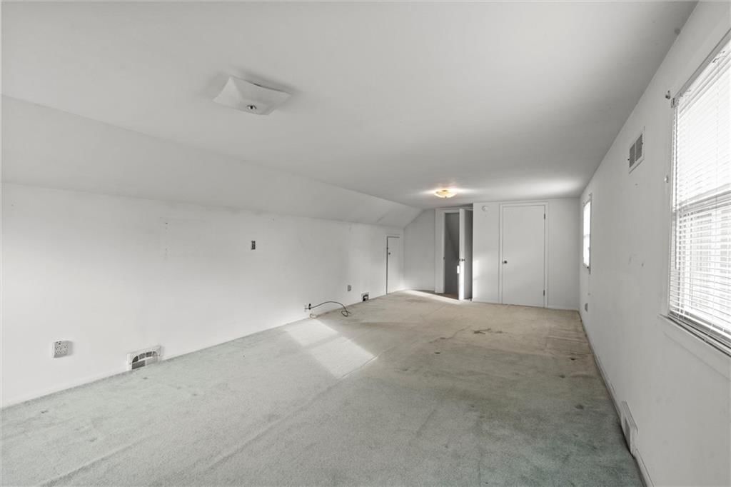 Photo 21 of 41 - 917 S 53rd Terrace