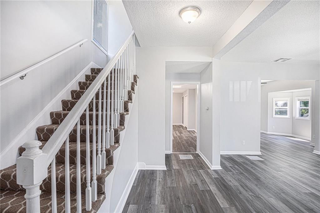 Photo 5 of 30 - 4937 Highland Avenue