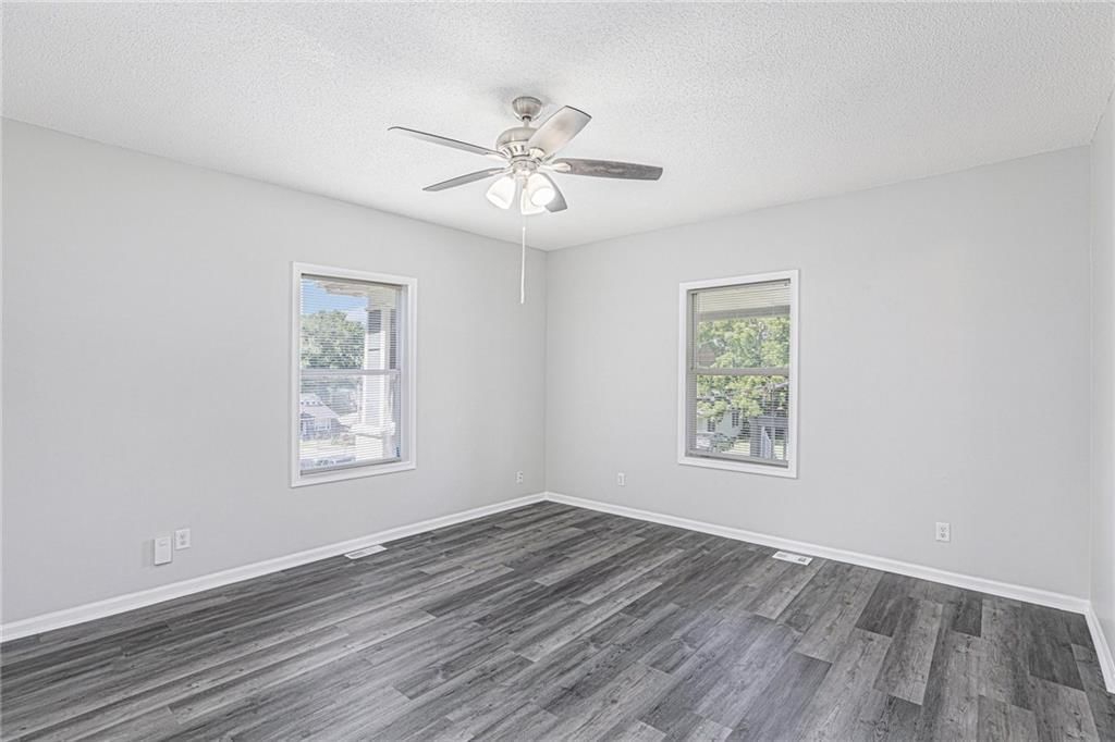 Photo 7 of 30 - 4937 Highland Avenue