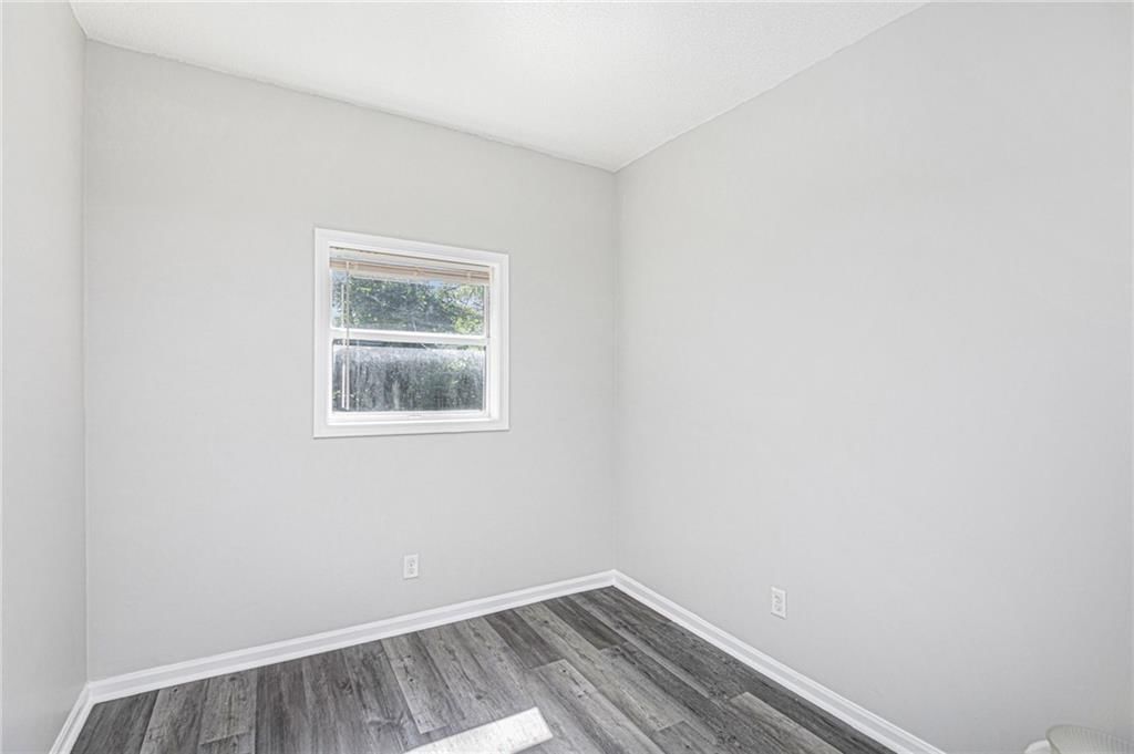 Photo 14 of 30 - 4937 Highland Avenue