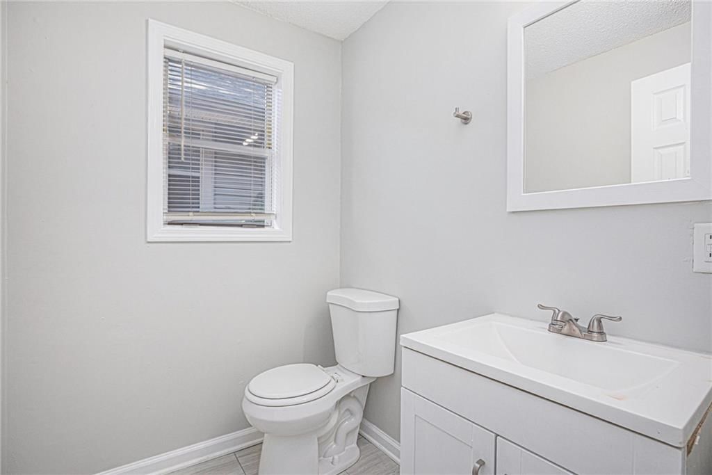 Photo 15 of 30 - 4937 Highland Avenue