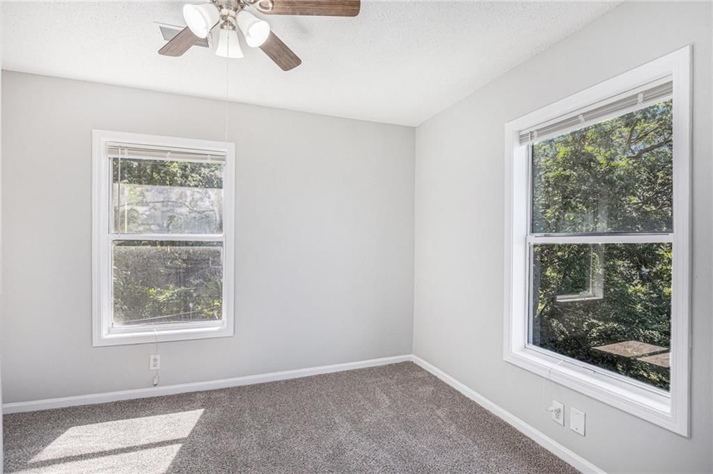 Photo 16 of 30 - 4937 Highland Avenue