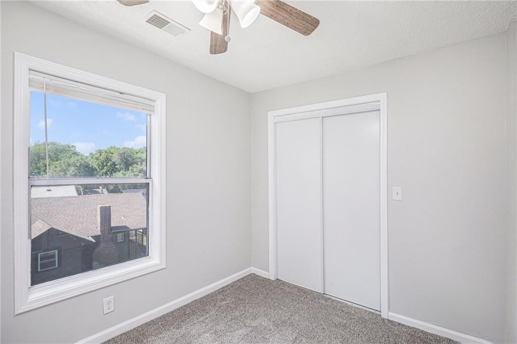 Photo 19 of 30 - 4937 Highland Avenue