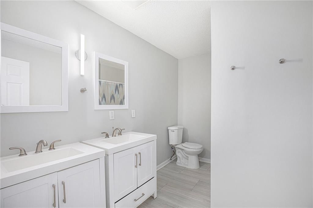 Photo 20 of 30 - 4937 Highland Avenue