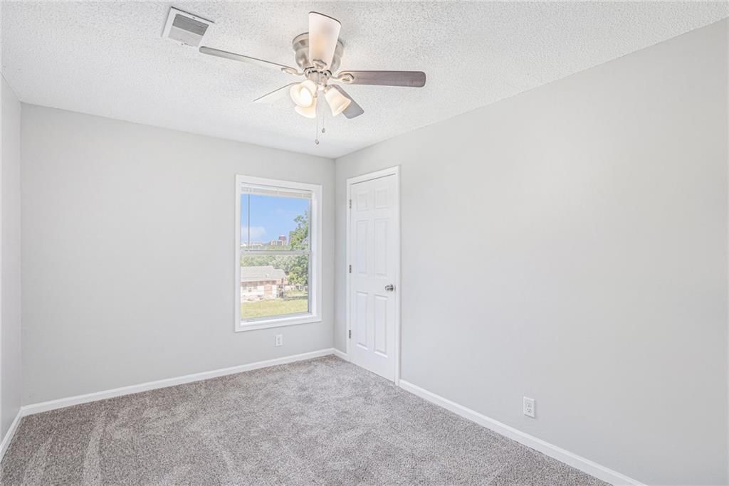 Photo 22 of 30 - 4937 Highland Avenue