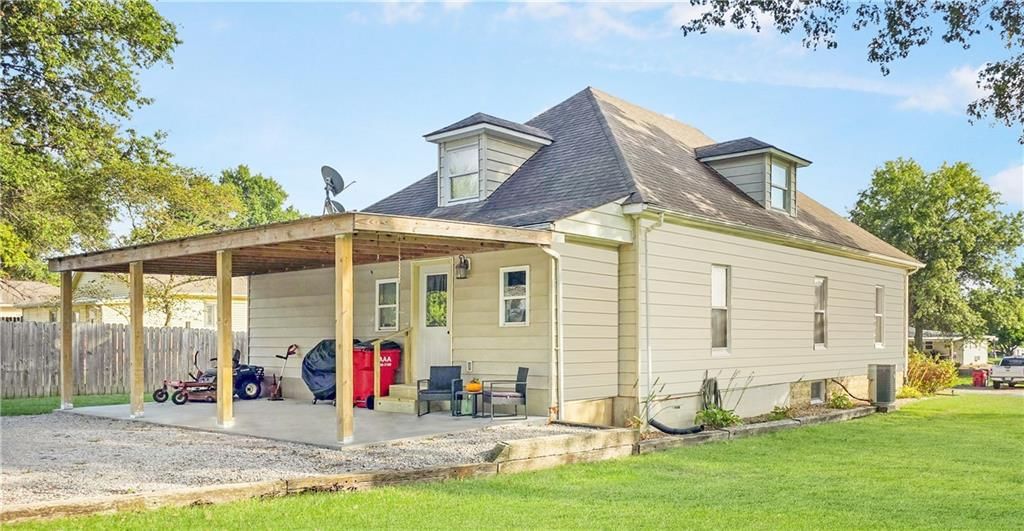 111 W Clara Avenue — photo 44