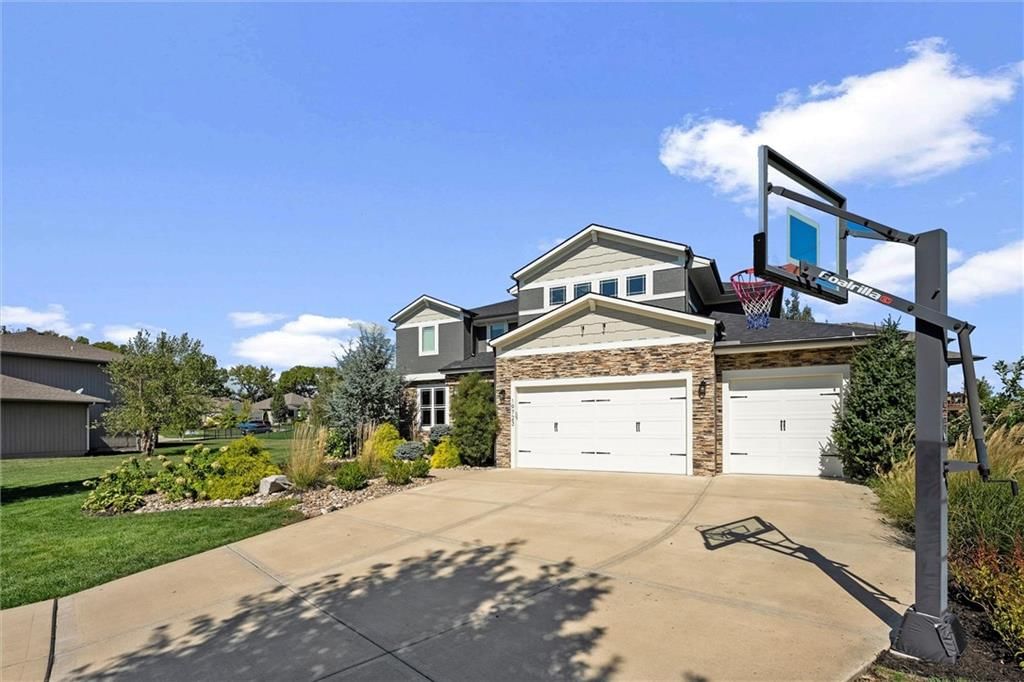 19723 Barstow Street, Spring Hill, KS