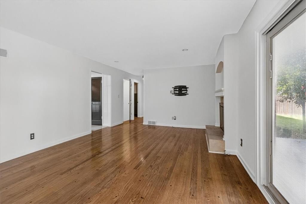 Photo 11 of 36 - 9804 W 100th Terrace