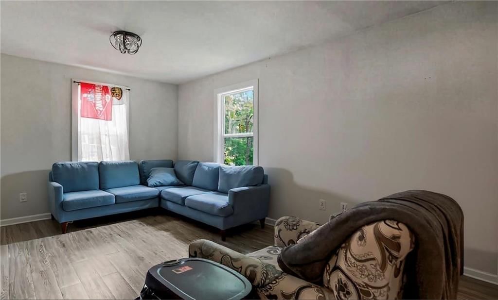 4032 Kensington Avenue — photo 2