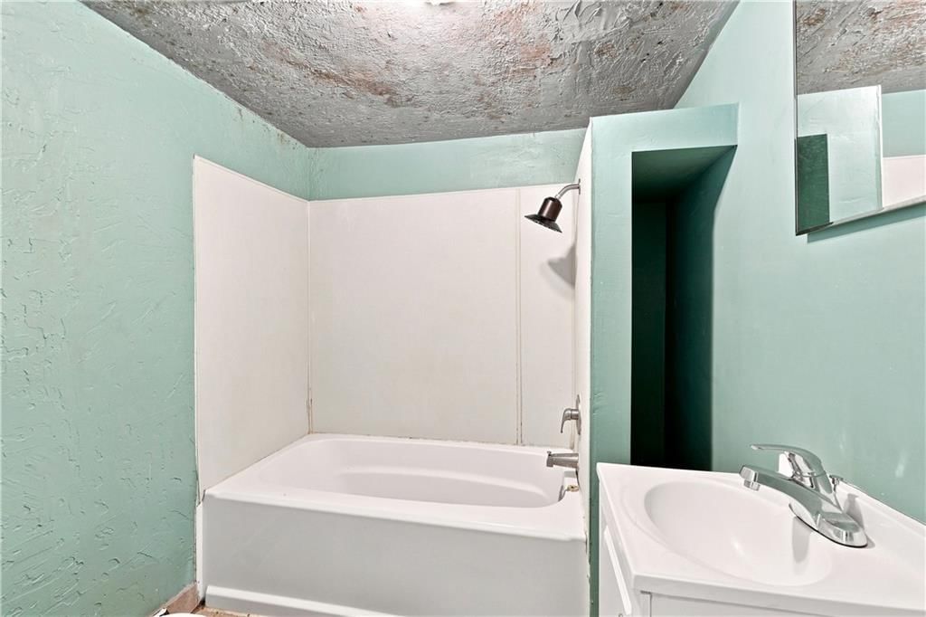 4032 Kensington Avenue — photo 13