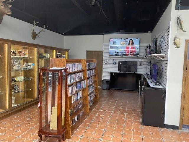 2715 N Belt Highway — photo 8