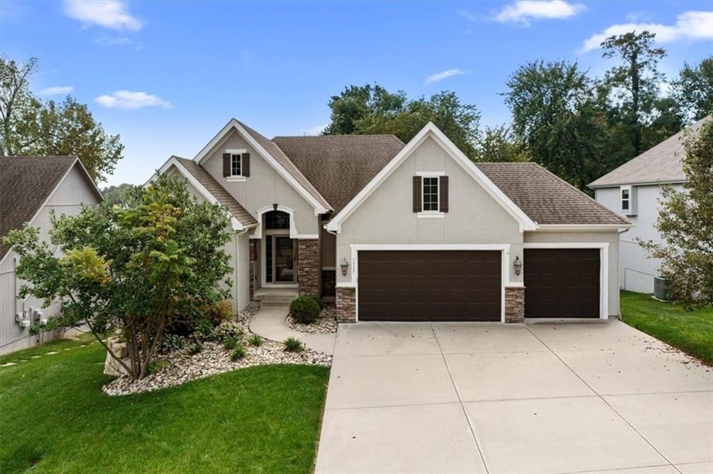 1317 NE Kenwood Drive, Lee's Summit, MO