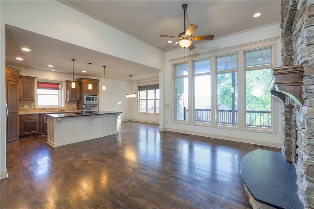 1317 NE Kenwood Drive — photo 3