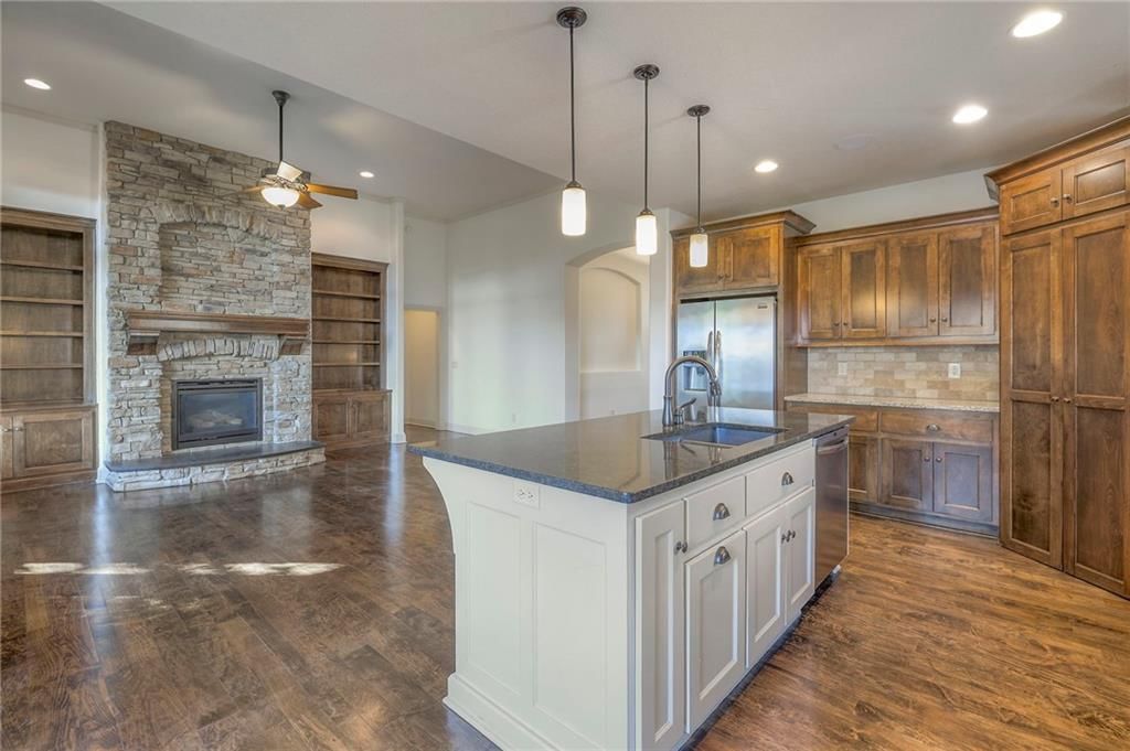 1317 NE Kenwood Drive — photo 4