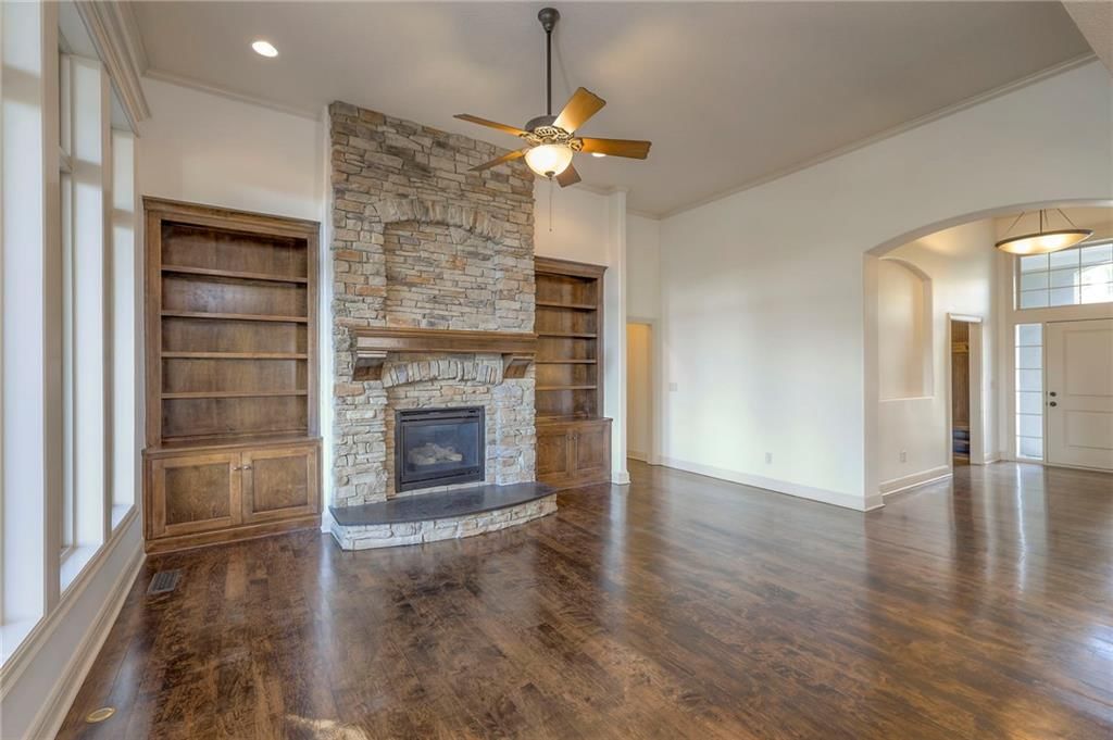 1317 NE Kenwood Drive — photo 6